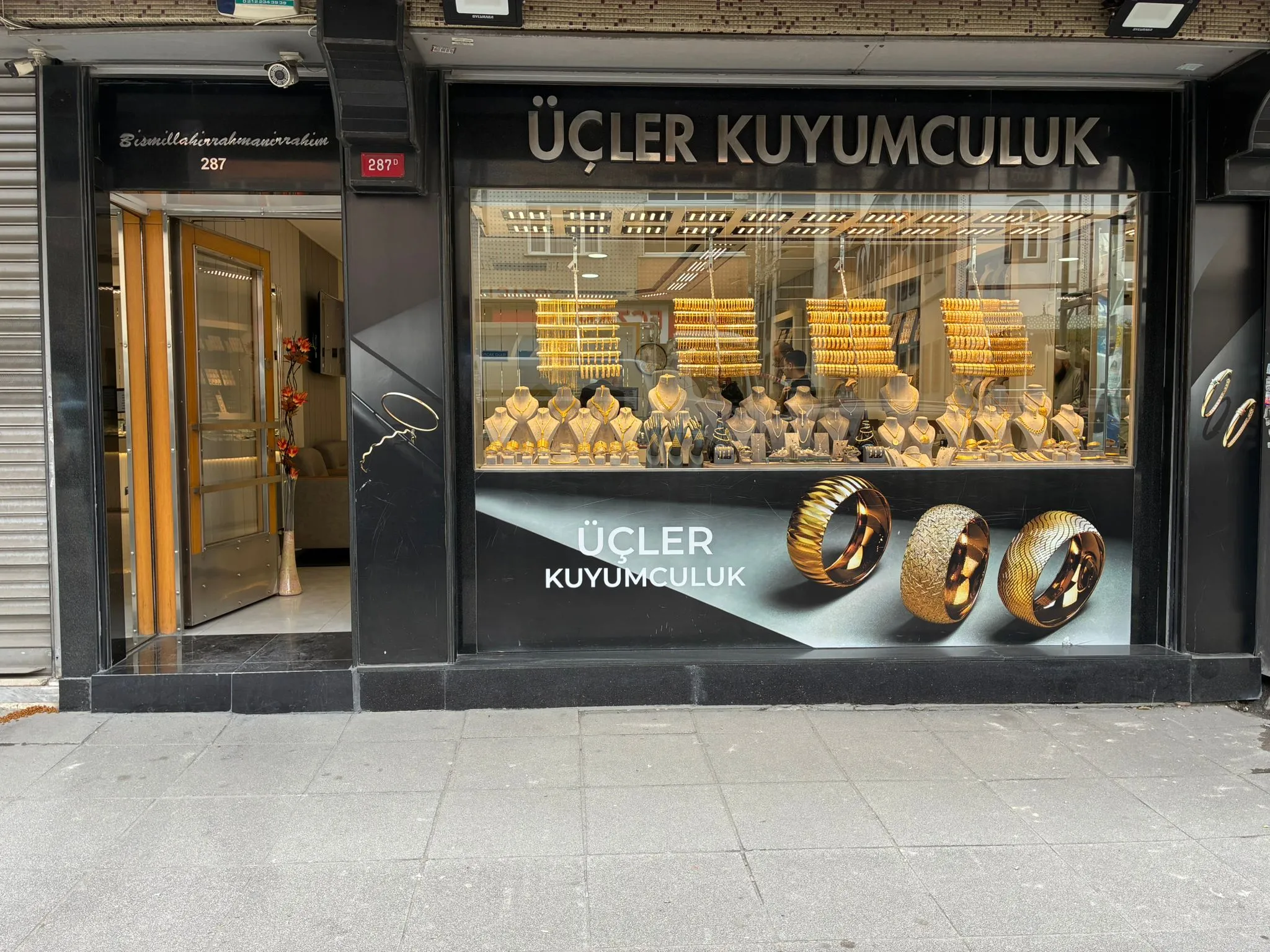 Üçler Kuyumculuk mağazadan bir kare